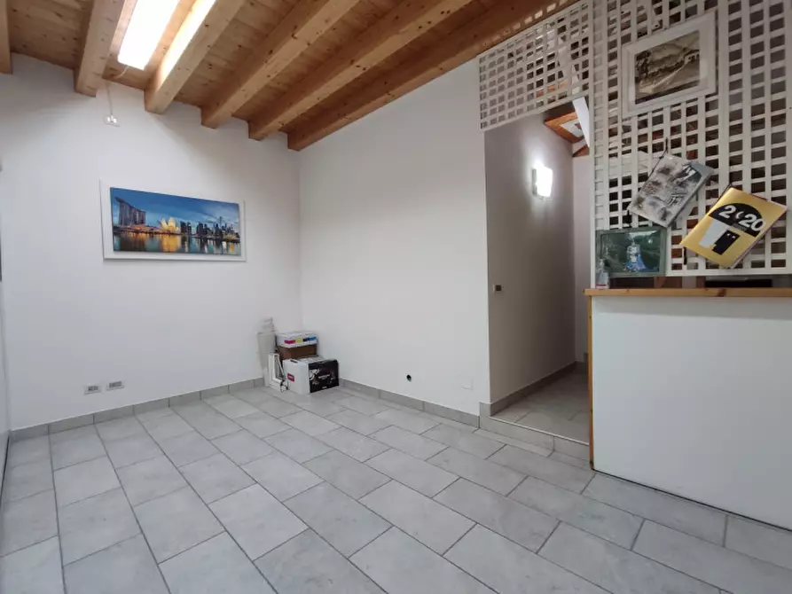 Immagine 2 di Attività commerciale in affitto  in VIA ROSSI a Rubano