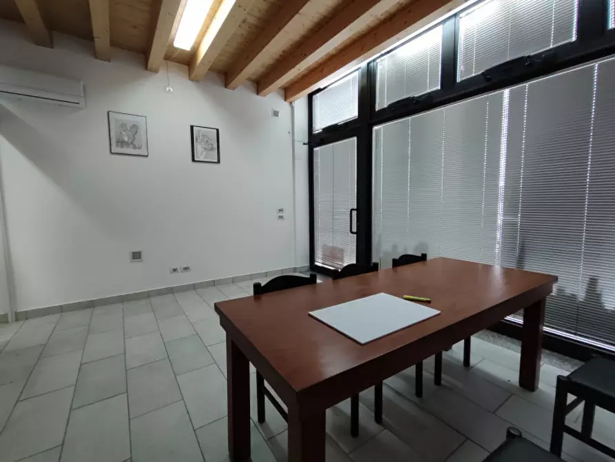 Immagine 4 di Attività commerciale in affitto  in VIA ROSSI a Rubano