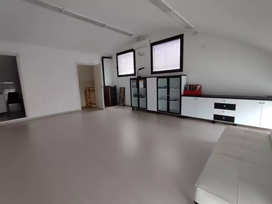 Immagine 5 di Attività commerciale in affitto  in VIA ROSSI a Rubano