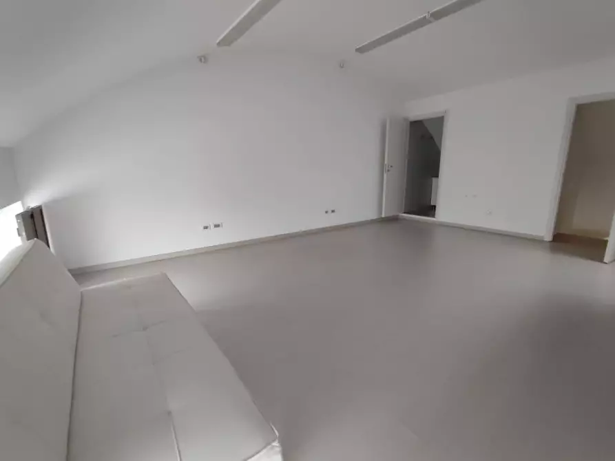 Immagine 11 di Attività commerciale in affitto  in VIA ROSSI a Rubano