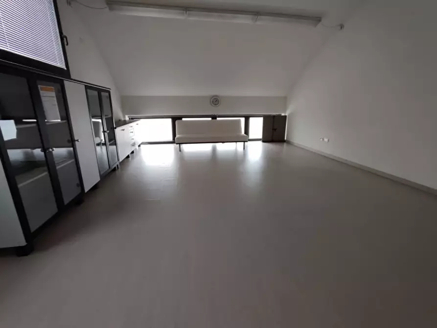 Immagine 12 di Attività commerciale in affitto  in VIA ROSSI a Rubano