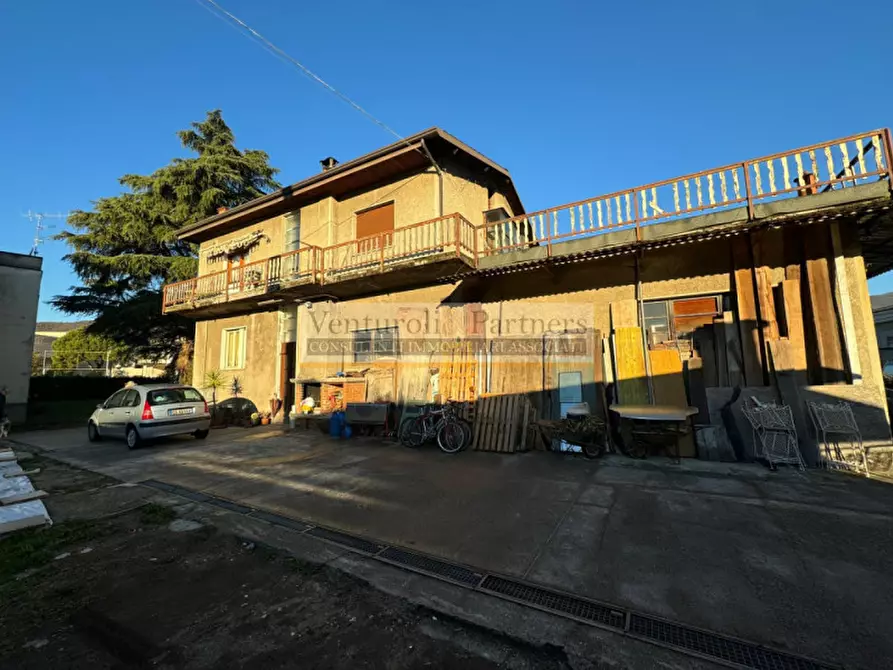 Immagine 1 di Villa in vendita  in via stazione a Gavardo