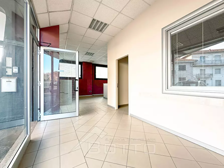 Immagine 1 di Ufficio in vendita  in Via Monte Bianco, 1 a Gattinara