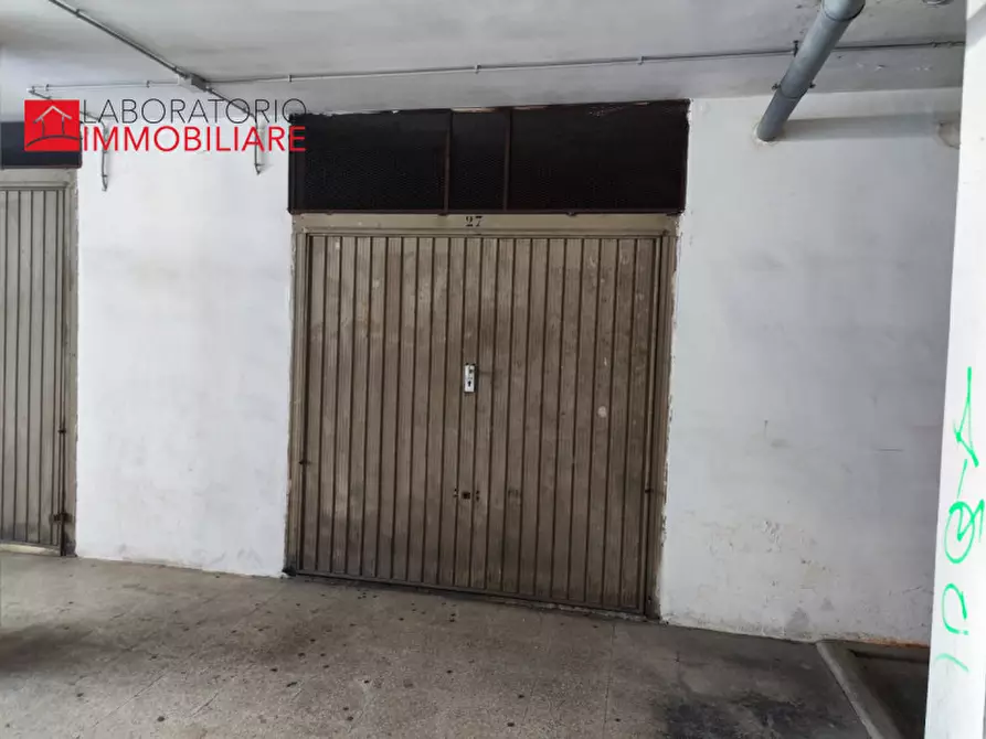 Immagine 1 di Garage in vendita  in Via Pozzuolo a Lecce