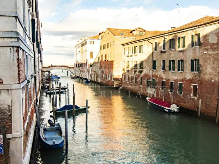 Immagine 2 di Appartamento in vendita  a Venezia