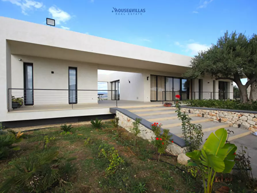 Immagine 1 di Villa in vendita  in contrada belliscala a Noto