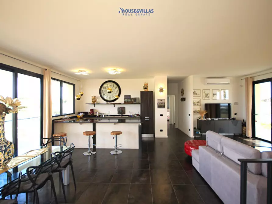 Immagine 25 di Villa in vendita  in contrada belliscala a Noto