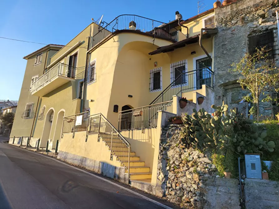 Immagine 2 di Appartamento in vendita  in via nino bixio a Vado Ligure