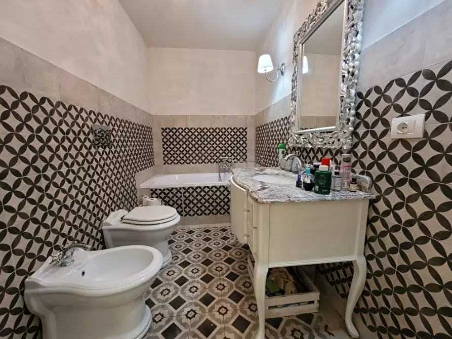 Immagine 6 di Appartamento in vendita  in via nino bixio a Vado Ligure