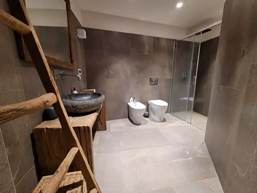 Immagine 14 di Appartamento in vendita  in via nino bixio a Vado Ligure