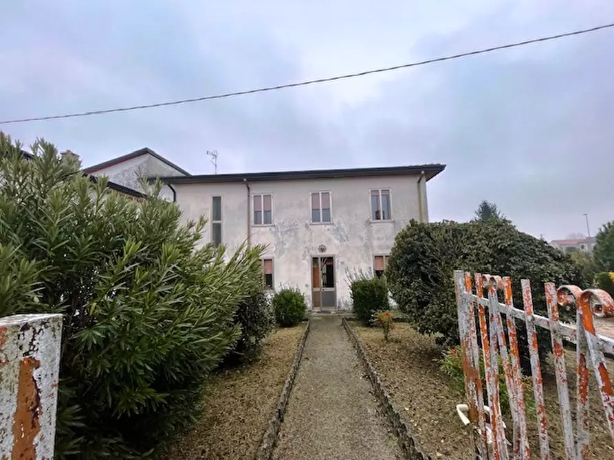 Immagine 1 di Casa bifamiliare in vendita  a Castelguglielmo