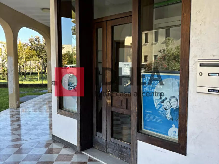 Immagine 1 di Negozio in affitto  in Piazza aldo moro a Villorba