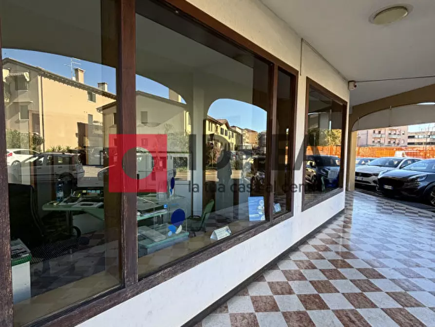 Immagine 2 di Negozio in affitto  in Piazza aldo moro a Villorba