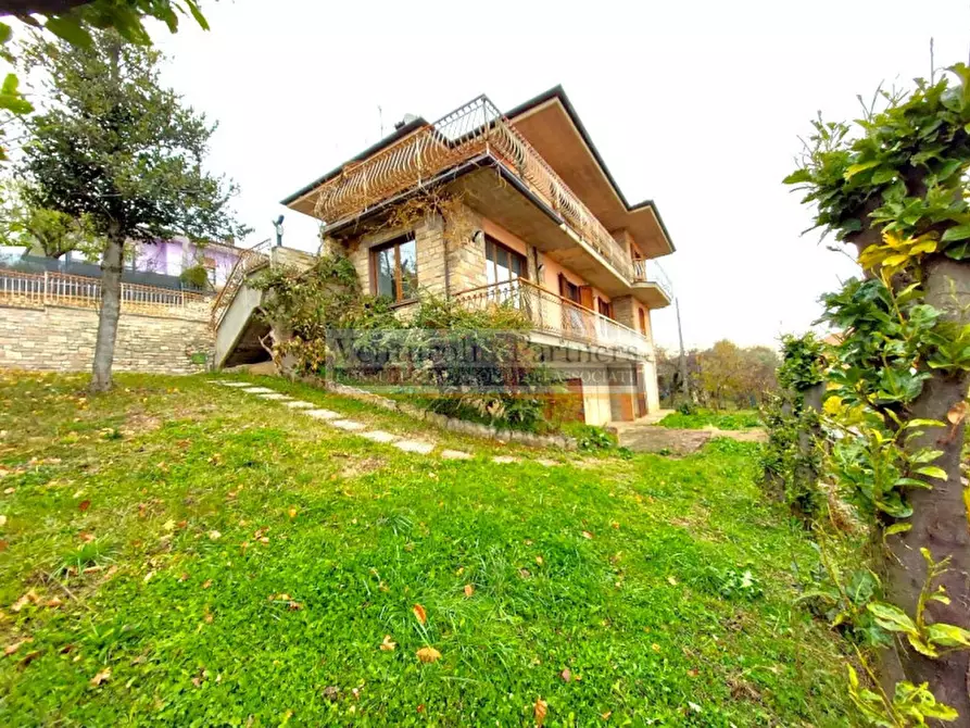 Immagine 1 di Villa in vendita  in via panoramica a Serle
