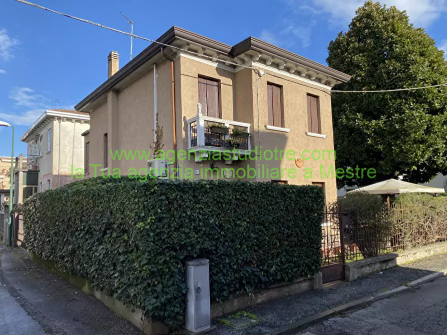 Immagine 1 di Casa indipendente in vendita  in via bruno nao 19 a Venezia