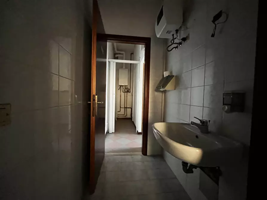Immagine 5 di Ufficio in affitto  a Borgo Veneto
