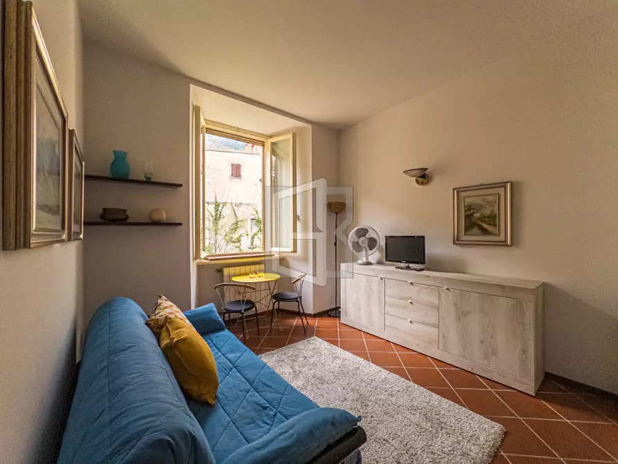 Immagine 1 di Appartamento in vendita  in Piazza Angelo Feltrinelli, 9 a Gargnano