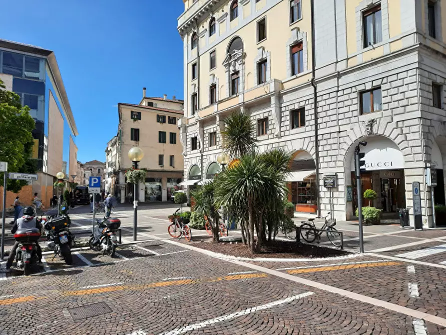Immagine 1 di Appartamento in vendita  in via s fermo a Padova