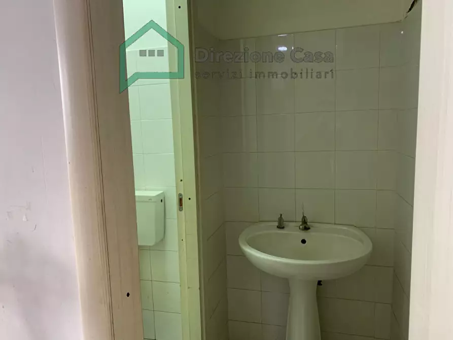 Immagine 9 di Attività commerciale in vendita  in Via Ponti rossi, 206 a Napoli