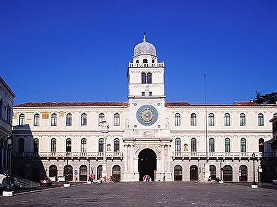Immagine 3 di Negozio in vendita  in Piazza dei Signori a Padova