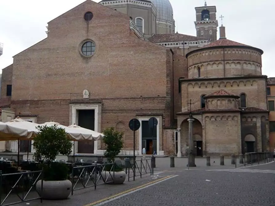 Immagine 4 di Negozio in vendita  in Piazza dei Signori a Padova