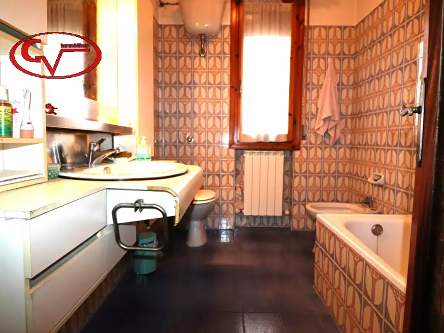 Immagine 11 di Appartamento in vendita  in via 24 maggio a Montevarchi