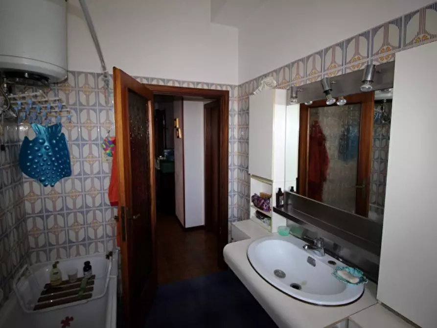 Immagine 35 di Appartamento in vendita  in via 24 maggio a Montevarchi