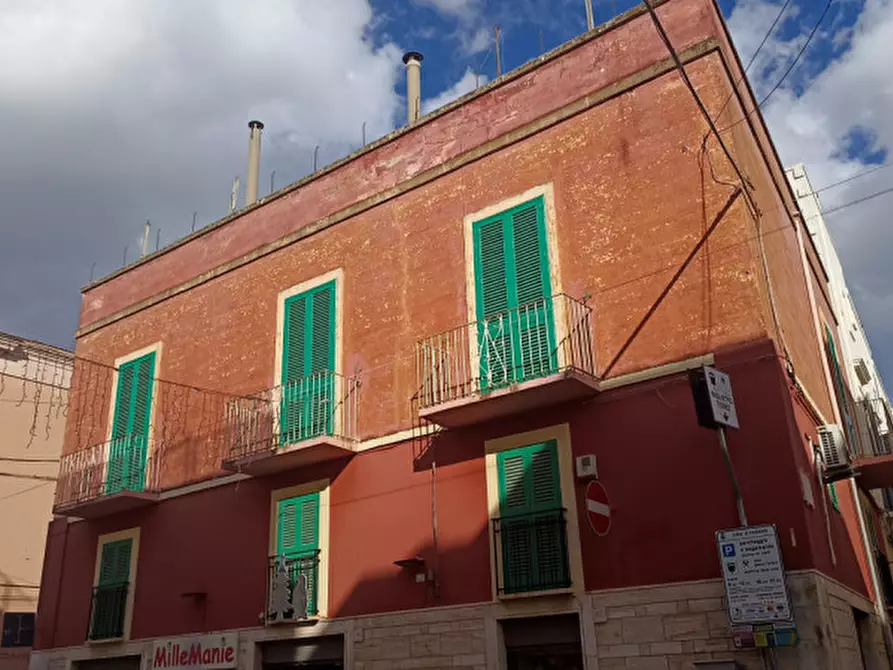 Immagine 3 di Palazzo in vendita  in LAPER a Fasano