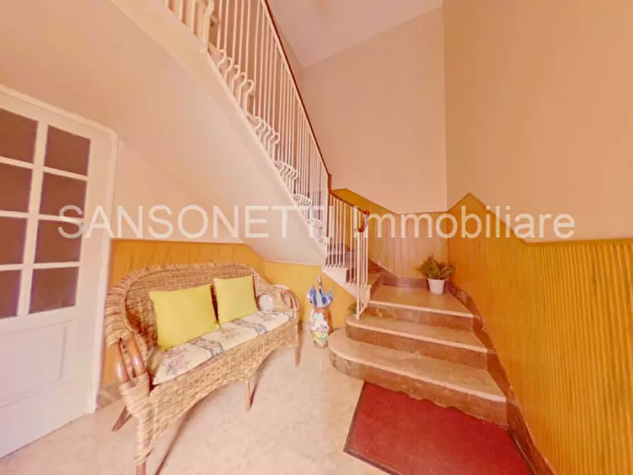 Immagine 7 di Palazzo in vendita  in LAPER a Fasano