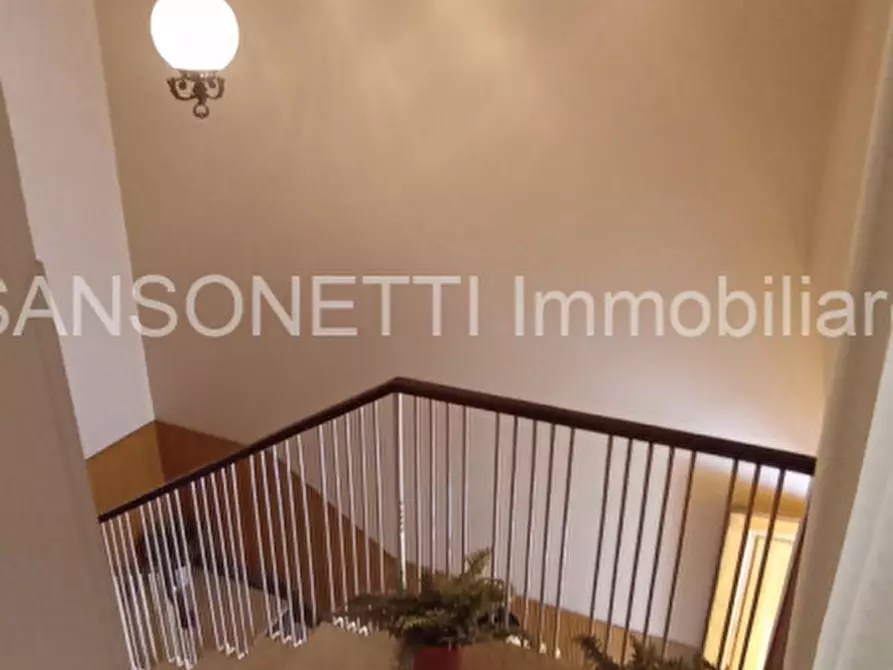 Immagine 9 di Palazzo in vendita  in LAPER a Fasano