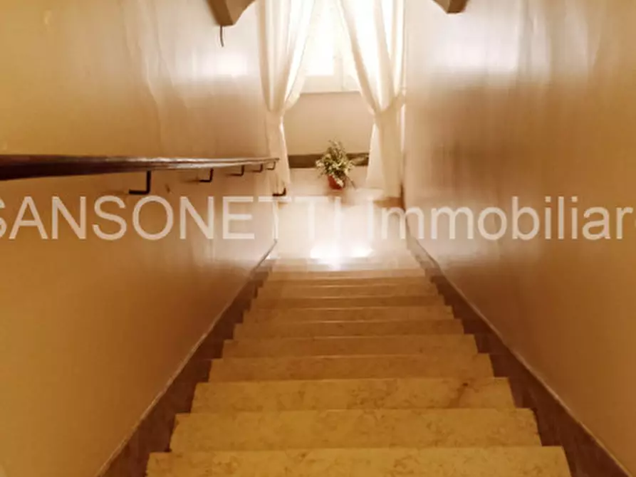 Immagine 11 di Palazzo in vendita  in LAPER a Fasano