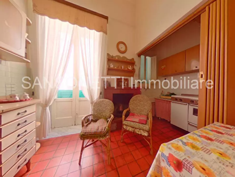 Immagine 20 di Palazzo in vendita  in LAPER a Fasano