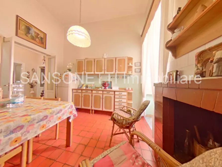 Immagine 21 di Palazzo in vendita  in LAPER a Fasano