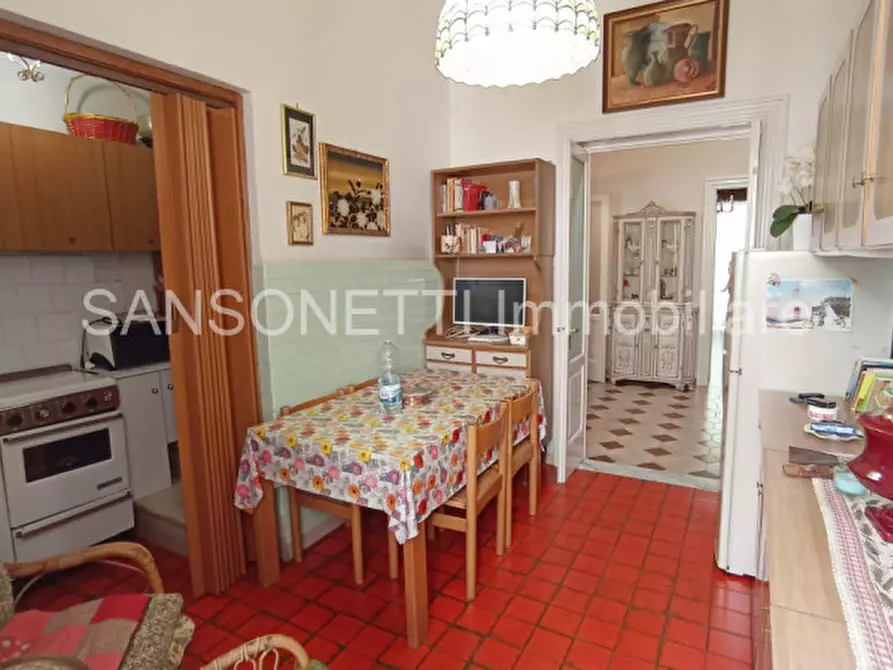 Immagine 22 di Palazzo in vendita  in LAPER a Fasano