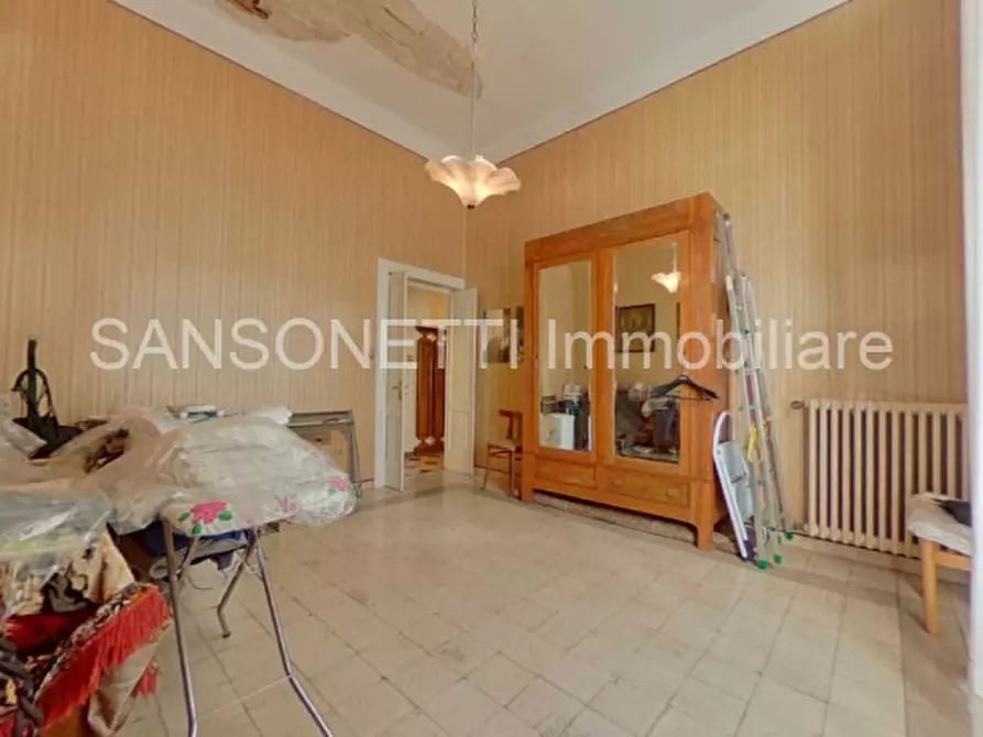 Immagine 27 di Palazzo in vendita  in LAPER a Fasano