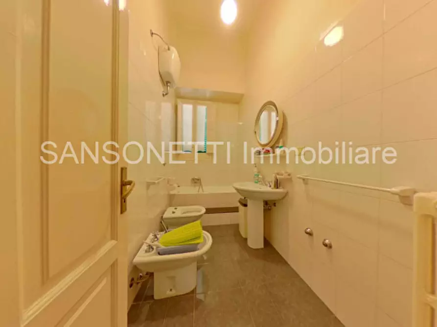 Immagine 29 di Palazzo in vendita  in LAPER a Fasano