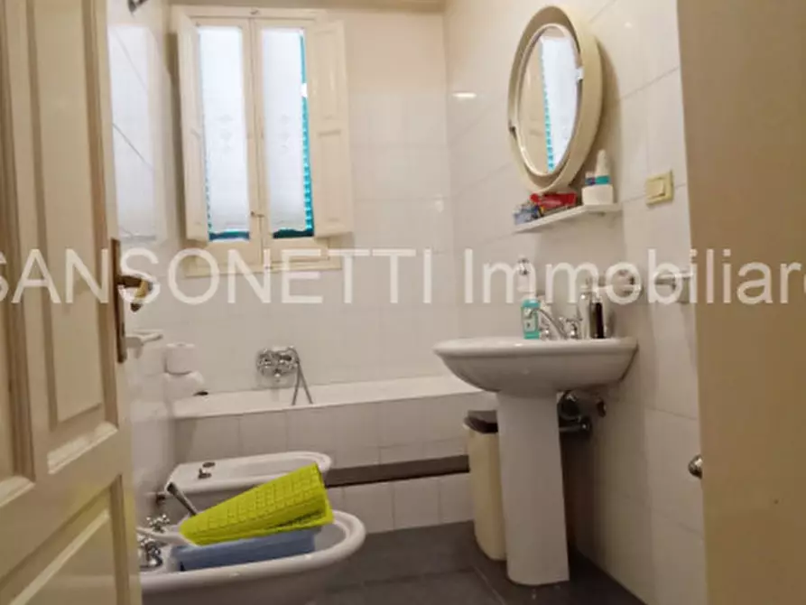 Immagine 30 di Palazzo in vendita  in LAPER a Fasano