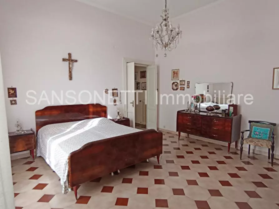 Immagine 33 di Palazzo in vendita  in LAPER a Fasano