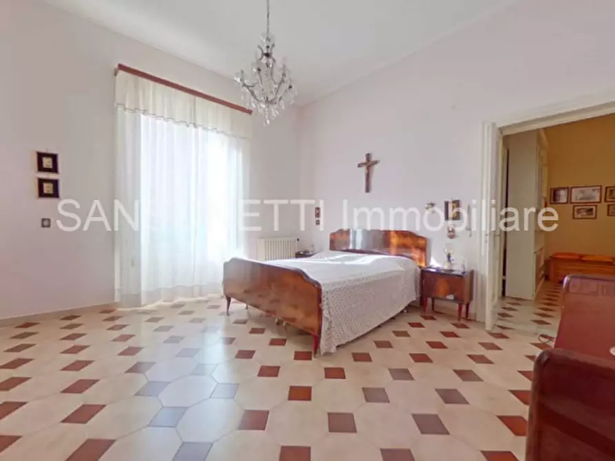 Immagine 35 di Palazzo in vendita  in LAPER a Fasano