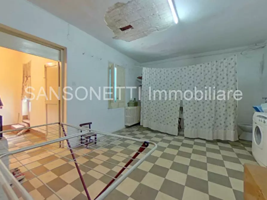 Immagine 40 di Palazzo in vendita  in LAPER a Fasano