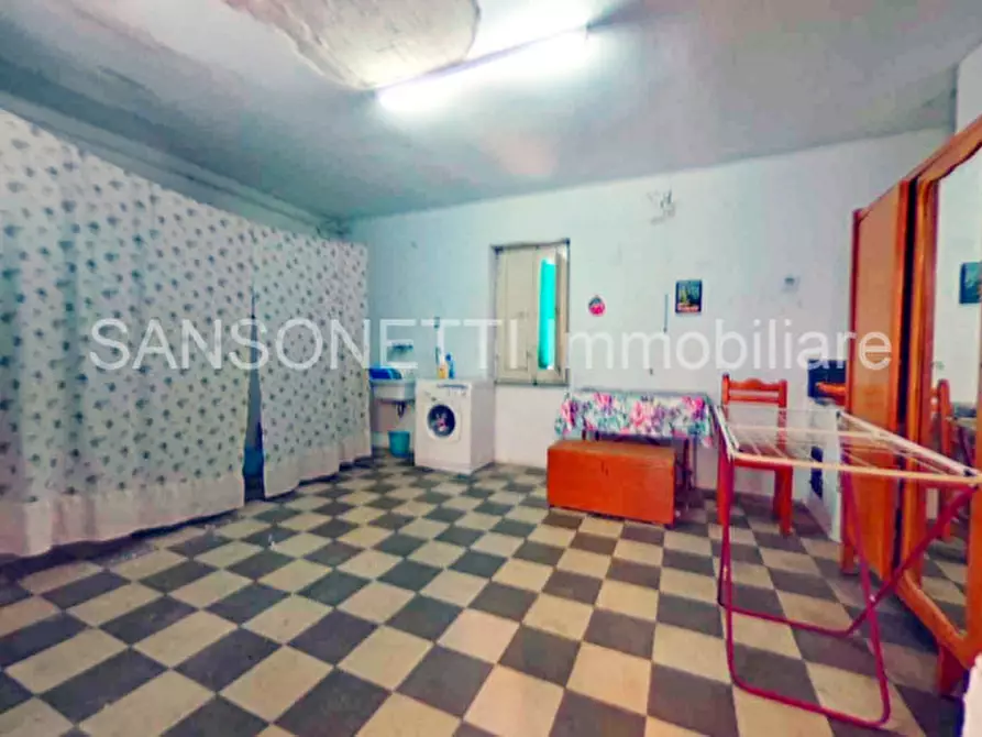 Immagine 41 di Palazzo in vendita  in LAPER a Fasano