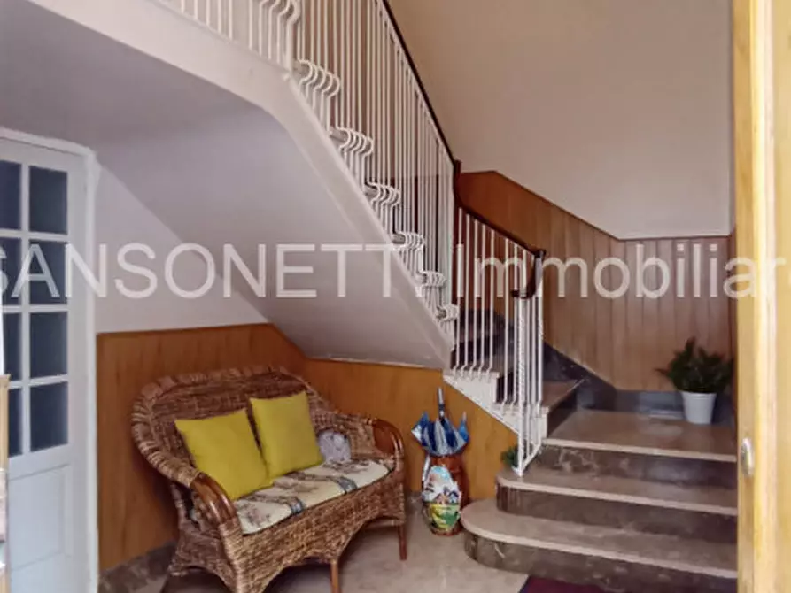 Immagine 50 di Palazzo in vendita  in LAPER a Fasano