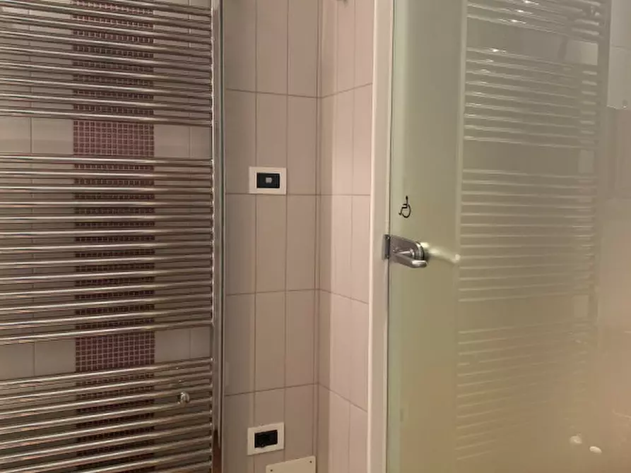 Immagine 61 di Negozio in vendita  in Via De Rittmeyer 14 a Trieste