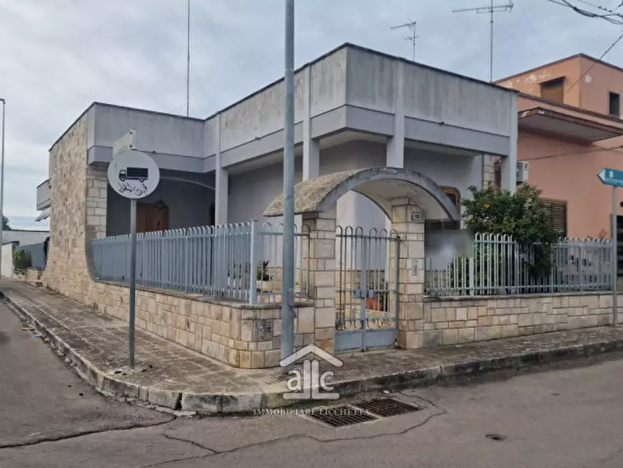 Immagine 1 di Casa indipendente in vendita  in Via De Rinaldis dell'aquila a Cavallino