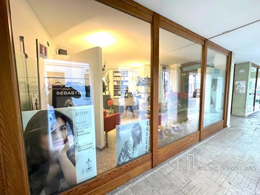 Immagine 1 di Negozio in affitto  in Via Altan a San Vito Al Tagliamento