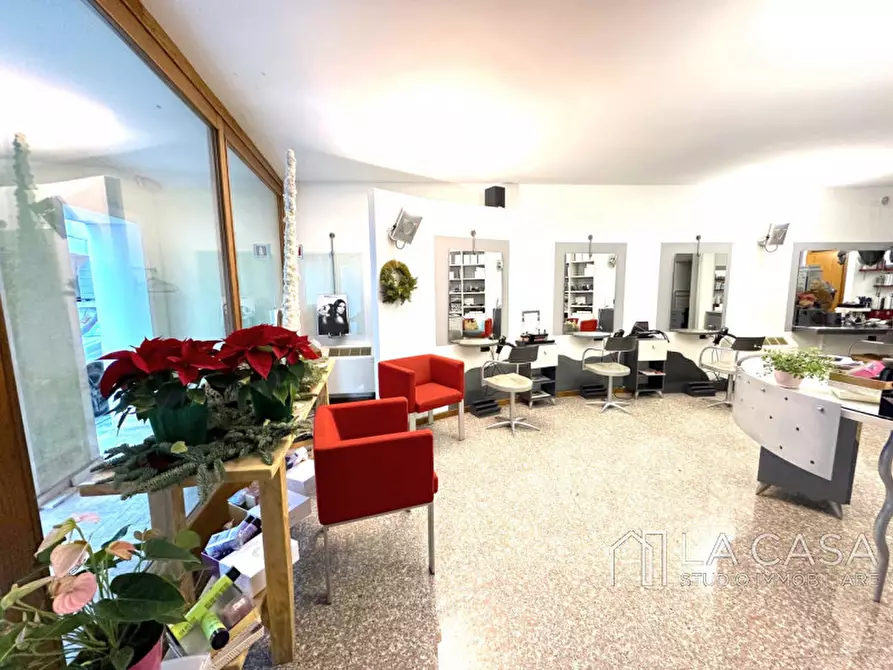 Immagine 2 di Negozio in affitto  in Via Altan a San Vito Al Tagliamento