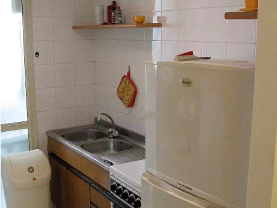 Immagine 13 di Appartamento in affitto  in via goffredo mameli a Roma