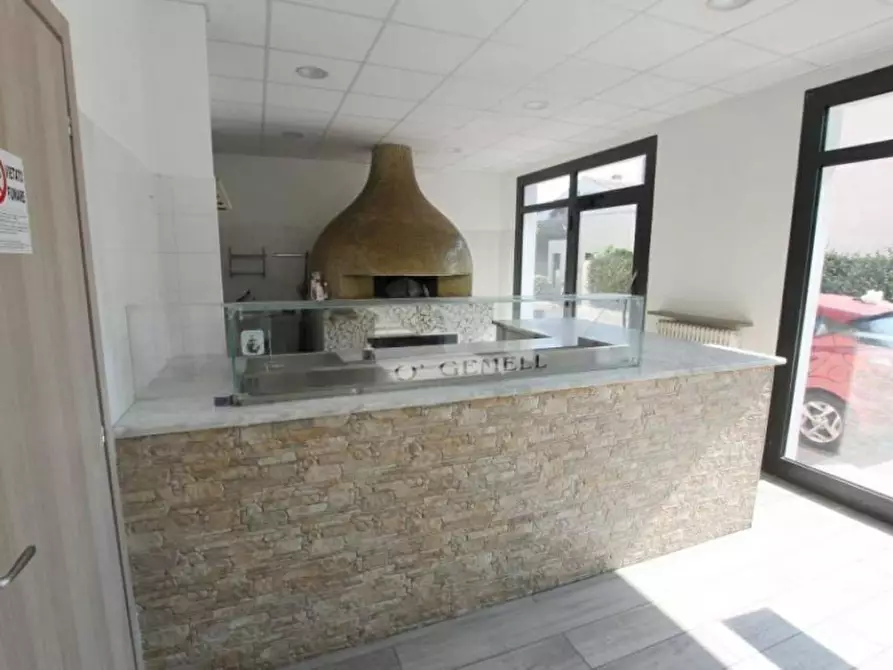 Immagine 1 di Negozio in vendita  a Padova