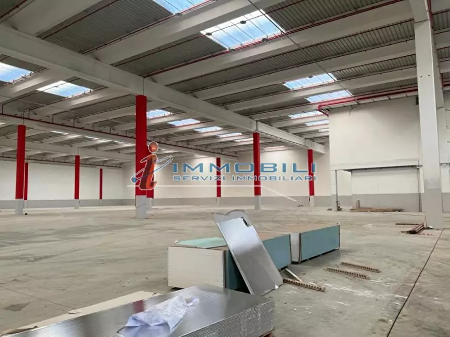 Immagine 14 di Laboratorio in affitto  in VIA ROMA a Sulbiate