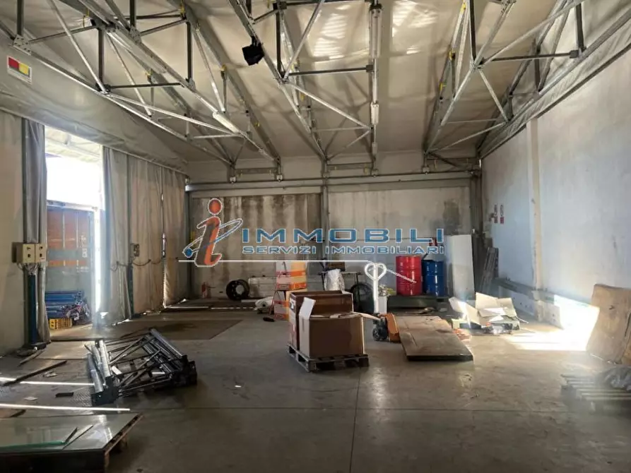 Immagine 2 di Laboratorio in vendita  in VIA LARIO a San Giuliano Milanese